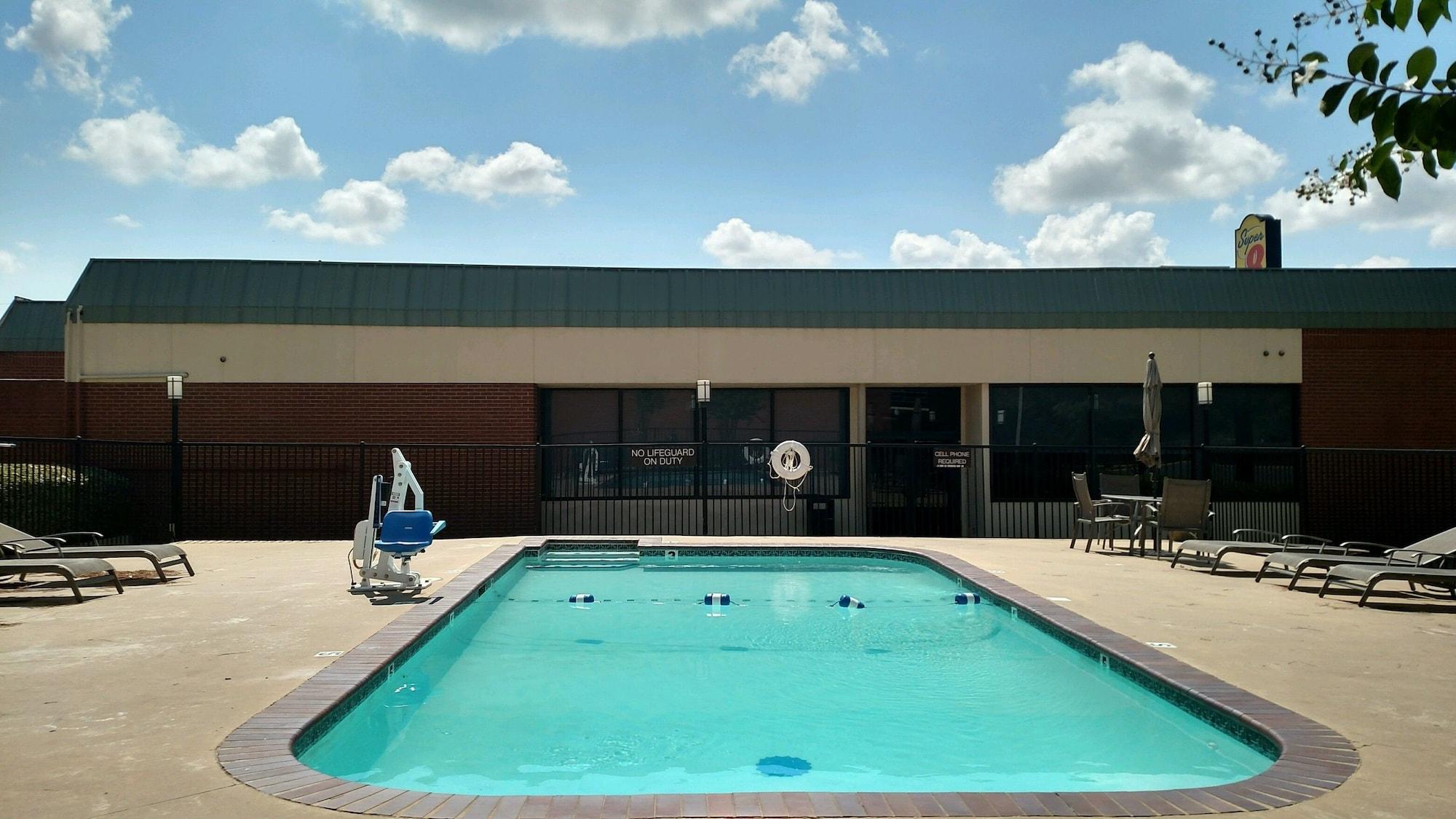 Super 8 By Wyndham Atoka Hotel Exterior photo