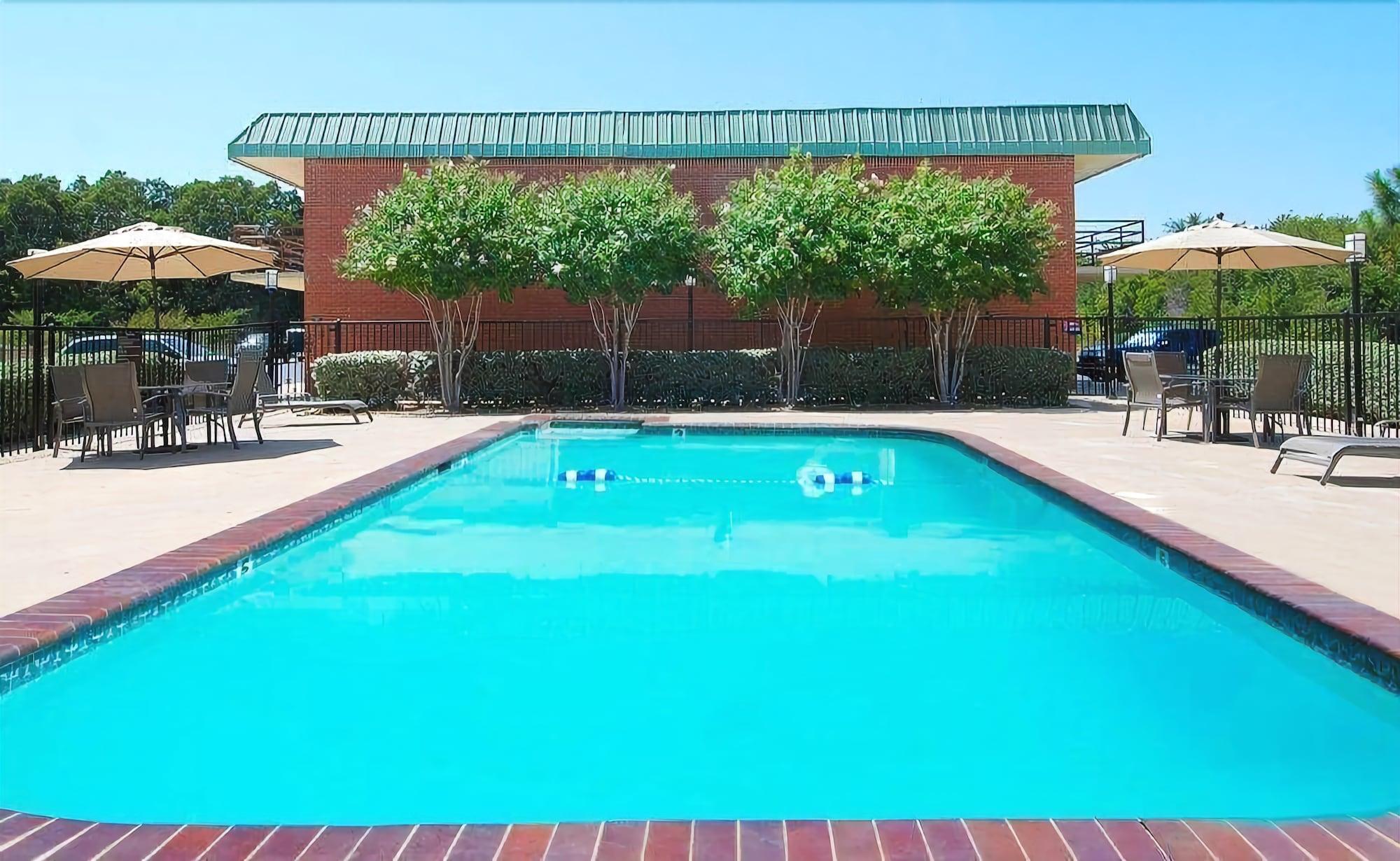 Super 8 By Wyndham Atoka Hotel Exterior photo
