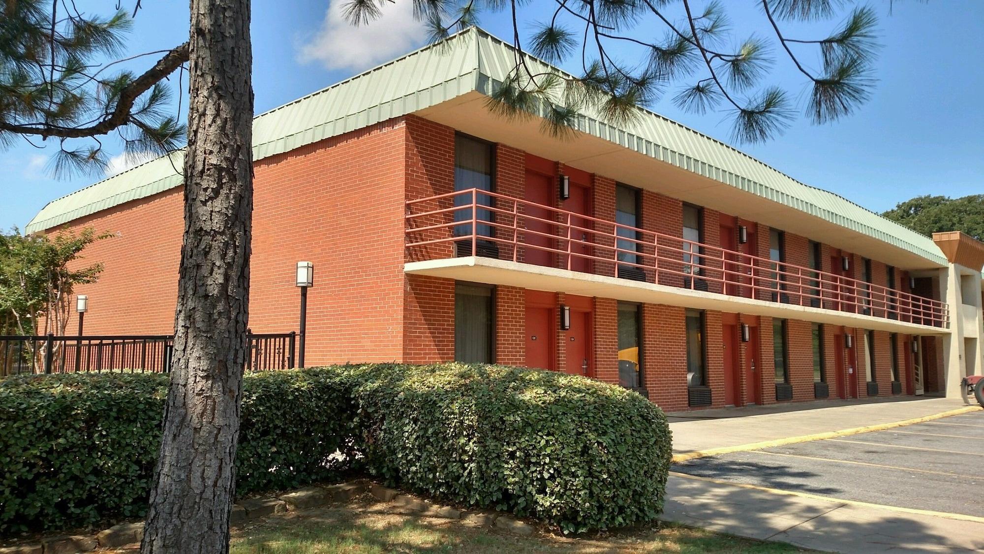 Super 8 By Wyndham Atoka Hotel Exterior photo