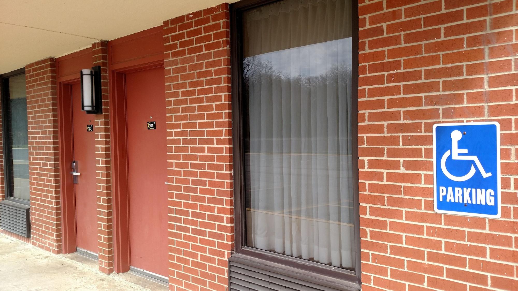 Super 8 By Wyndham Atoka Hotel Exterior photo
