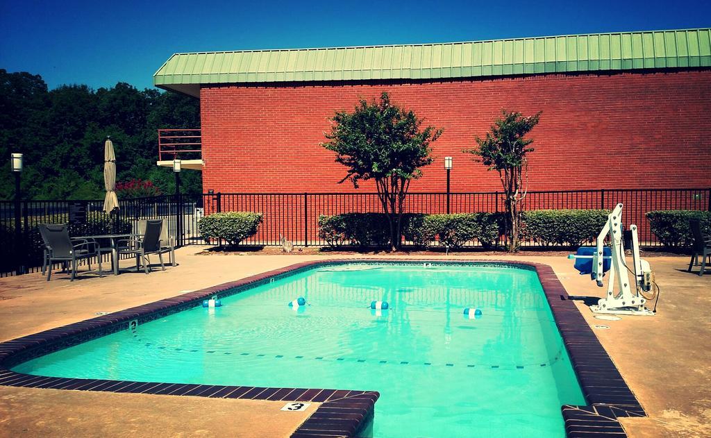 Super 8 By Wyndham Atoka Hotel Exterior photo